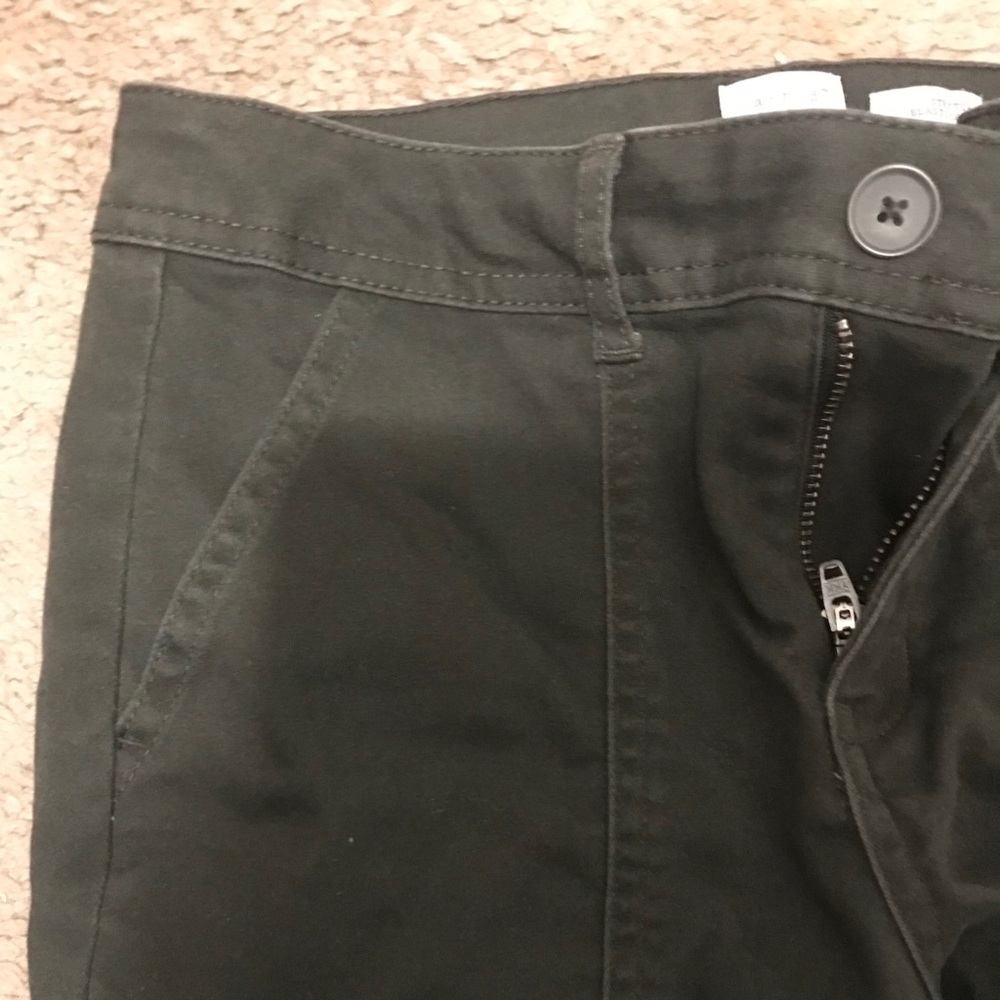 Dark green pintuck skinny pants with zip detail